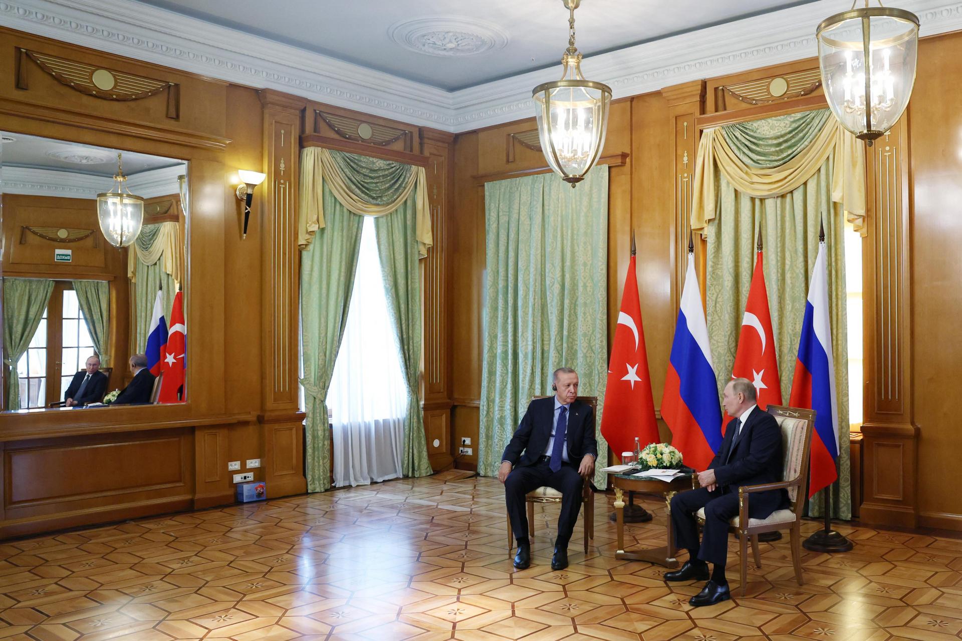 The two leaders pledged closer cooperation across sectors. Photo: AFP The two leaders pledged closer cooperation across sectors. Photo: AFP