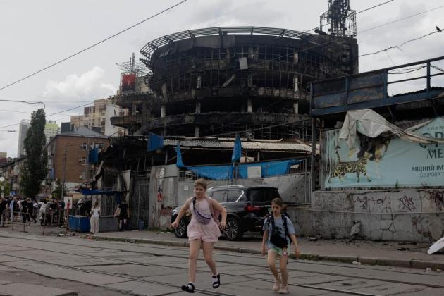 Russia threatens more strikes on Kyiv, urges foreigners to leave the city