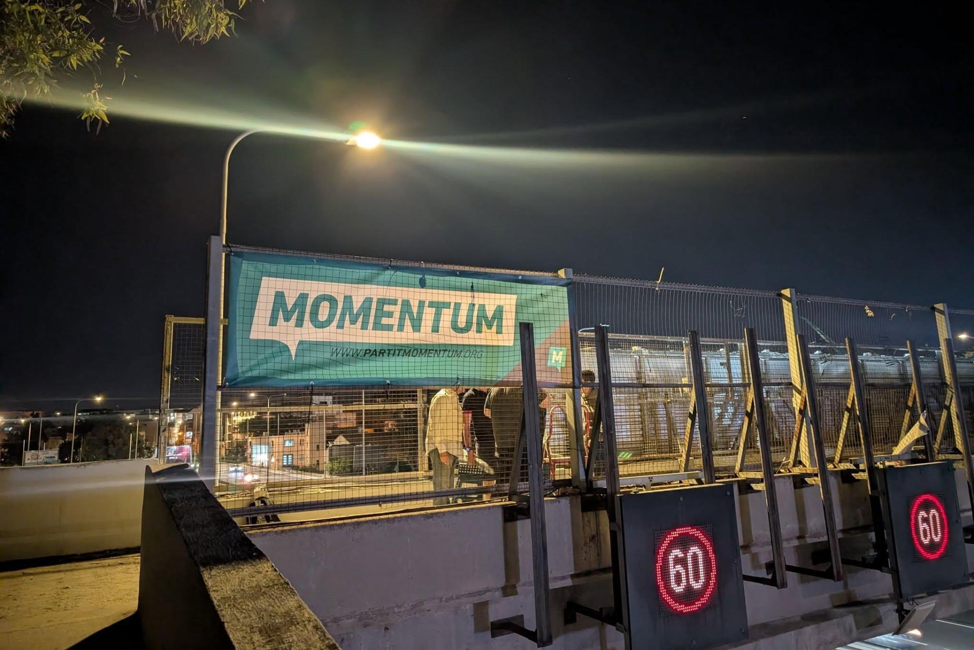 One of the banners 'stolen' by the cleansing department. Photo: Partit Momentum.