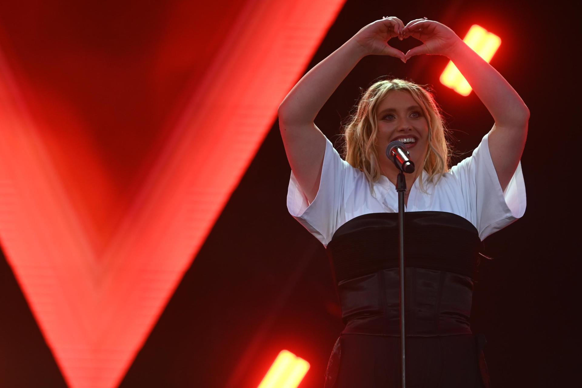 Ella Henderson sending love to the audience. Photo: Jonathan Borg.