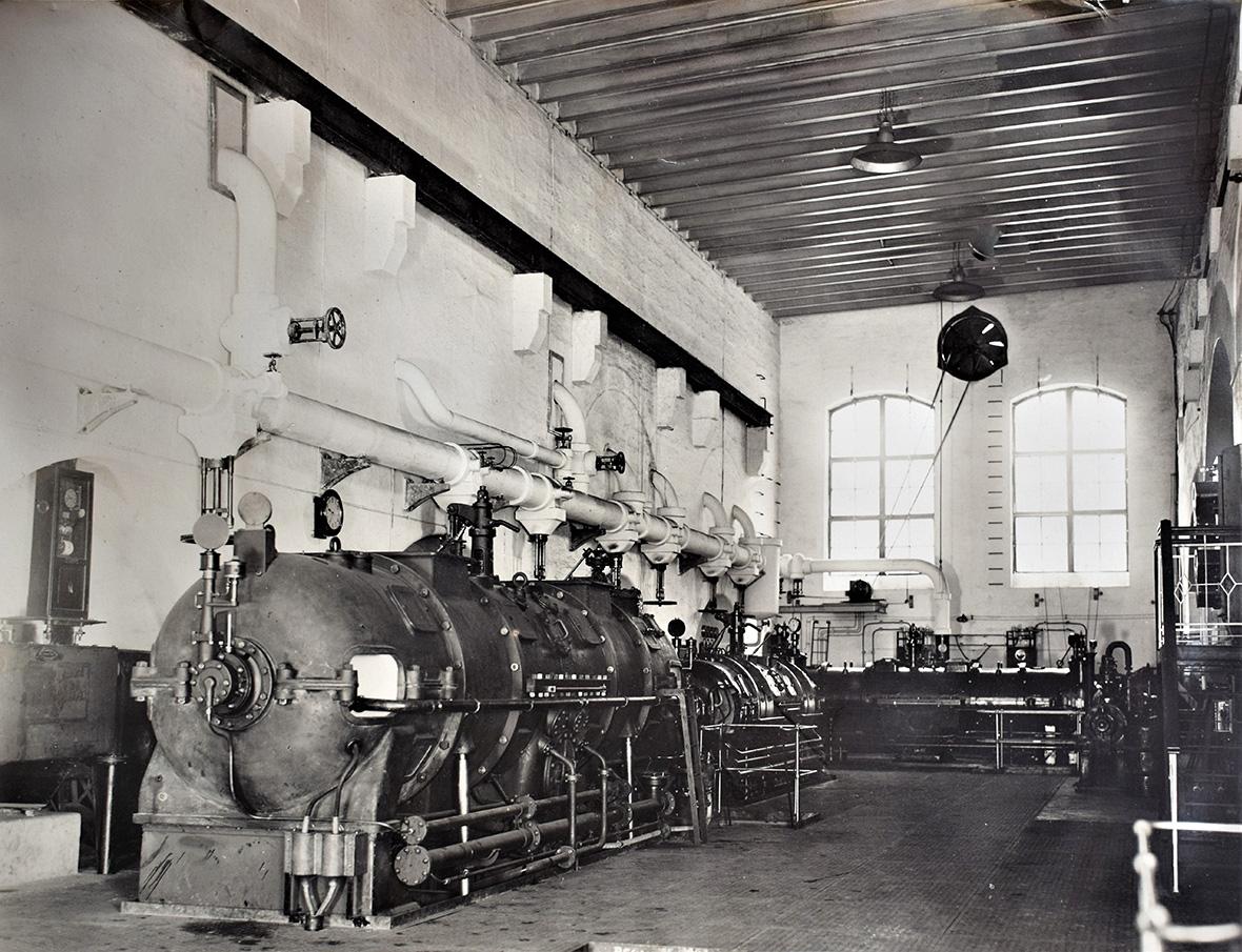 Power station engine room, 1920s. Photo: GRAND STUDIO