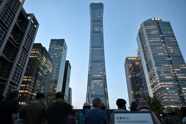 Plane 'crashes' into Beijing's tallest building