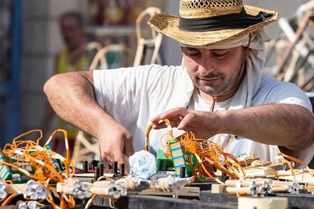 The man who invented a musical instrument made of fireworks