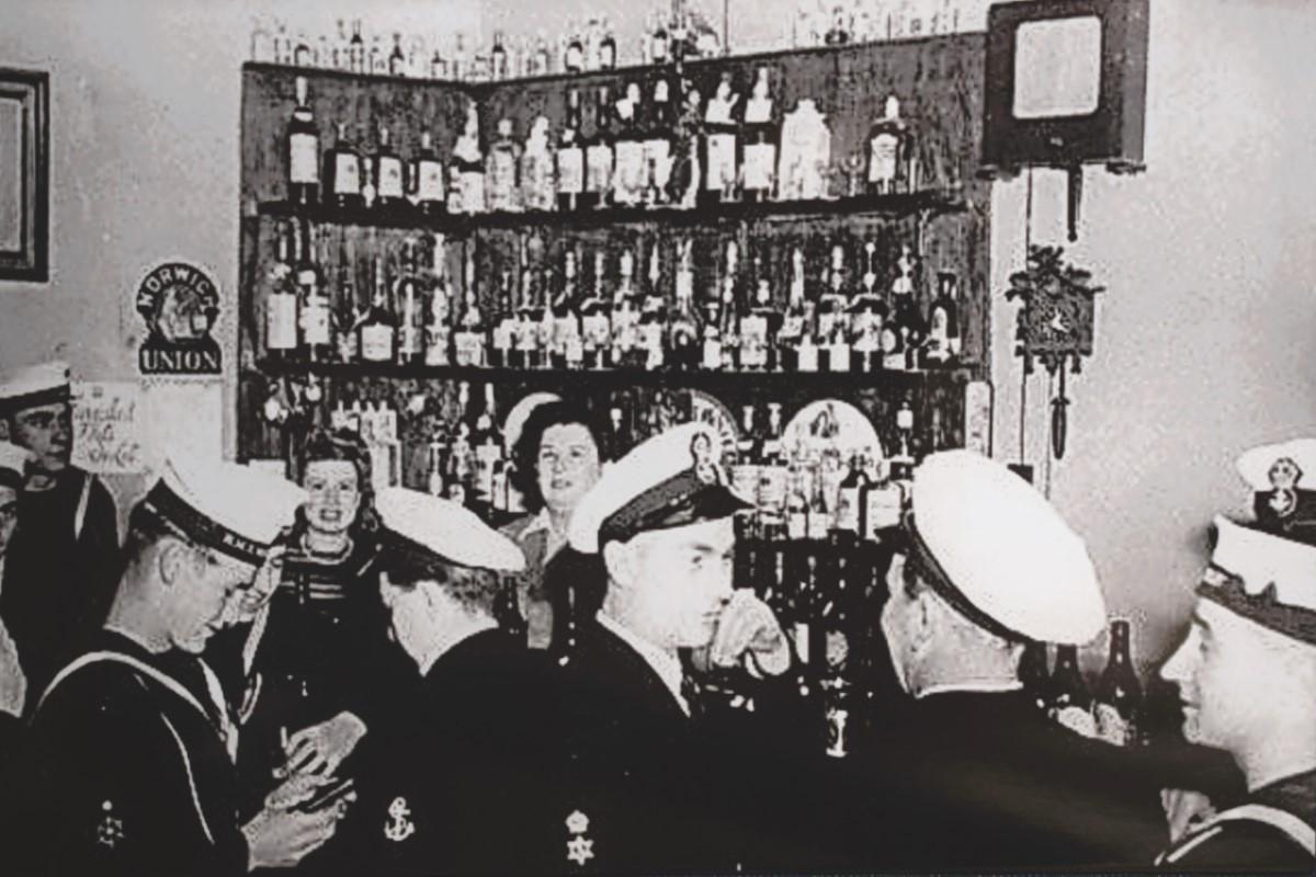 Seamen enjoying their drink in the Gut the late 1940s.
