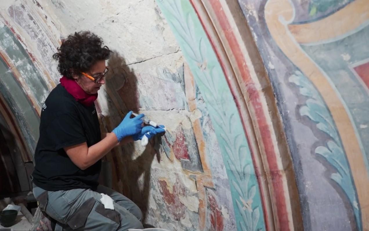 Head site conservator Simona Careccia during the grouting intervention on the barrel-vaulted ceiling.