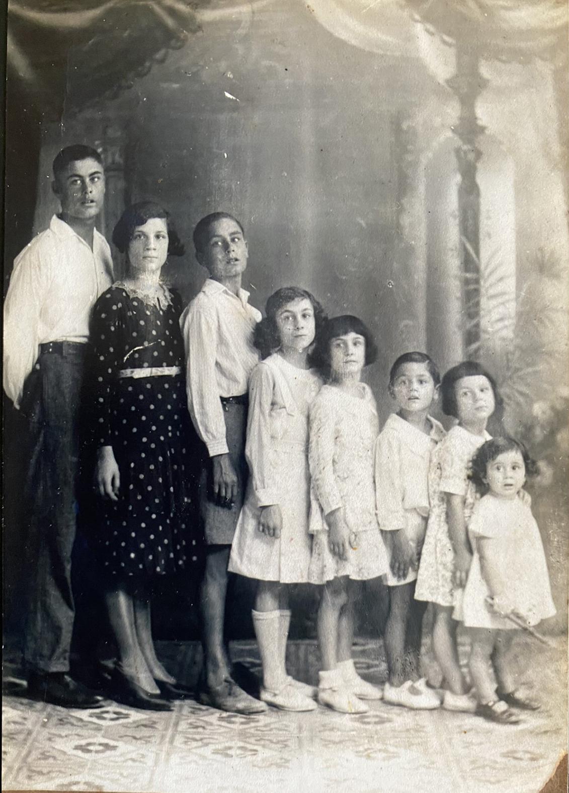 Eight of the Xuerebs&rsquo; nine children in 1932. From left: Charles, Mary, Paul, Nina, Kay, Romeo, Juliette and Adelina. Benny was born a year later.
