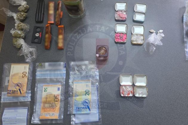 Man arrested after drugs are found in his car during roadblock