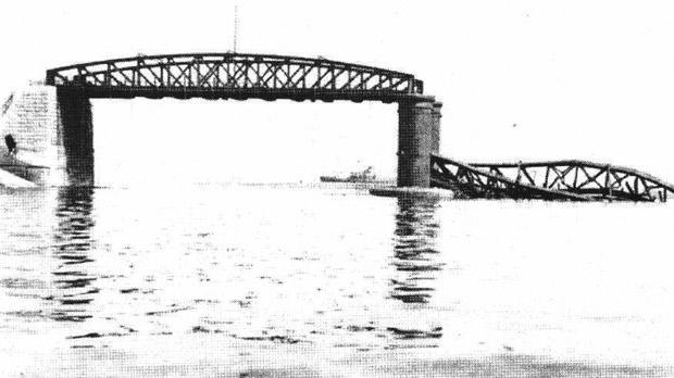 The old bridge, demolished almost exactly 71 yars ago.