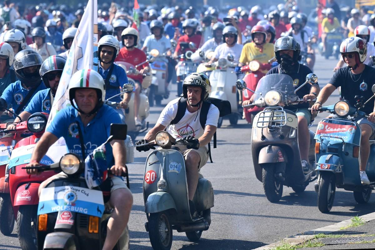 Hundreds of Vespas drove through Rome on Saturday. Photo: AFP