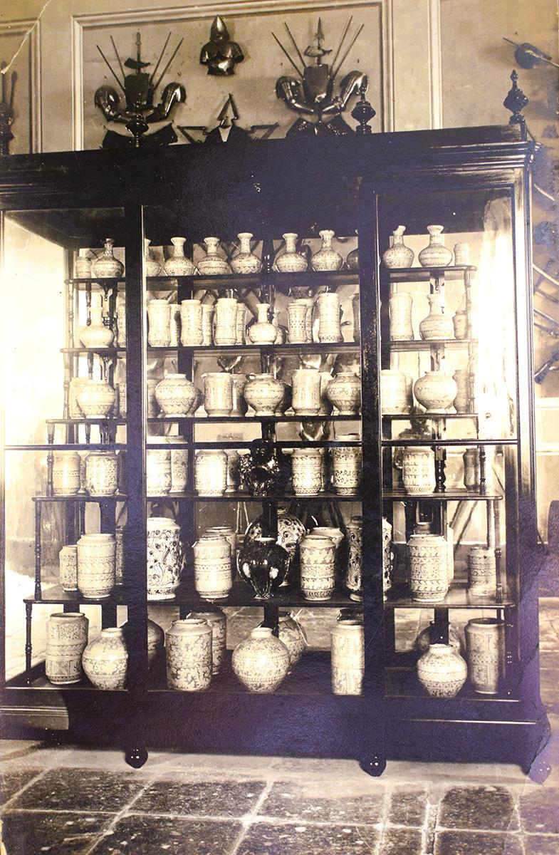 A Richard Elis postcard of the majolica display at the Armoury.