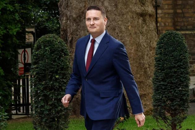 Senior UK government minister to resign and challenge prime minister, media say