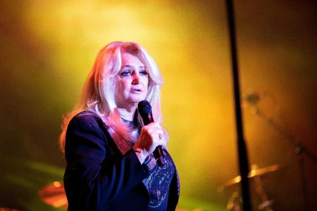 Bonnie Tyler comes out of coma