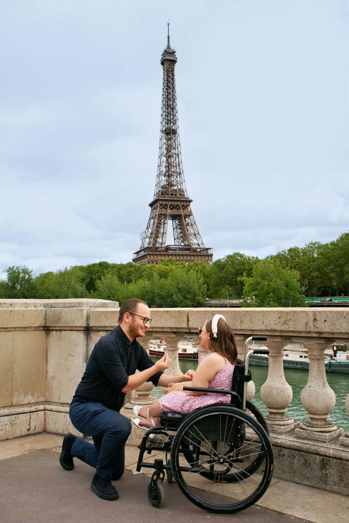 Paul Attard Montalto making Melissa Pace&rsquo;s dream marriage proposal come true in front of the Eiffel Tower in Paris.