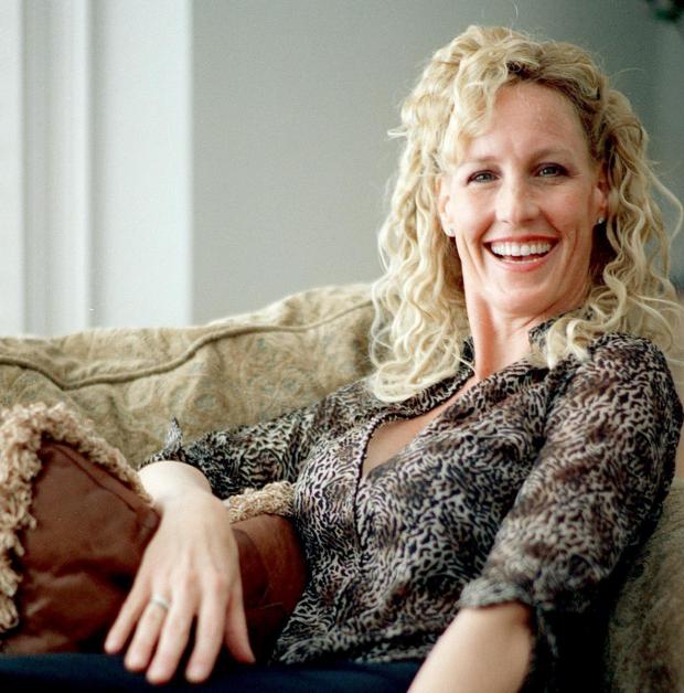 Environmental activist Erin Brockovich in her home in Agoura Hills, California in March 2000. Photo: Damian Dovarganes/AP