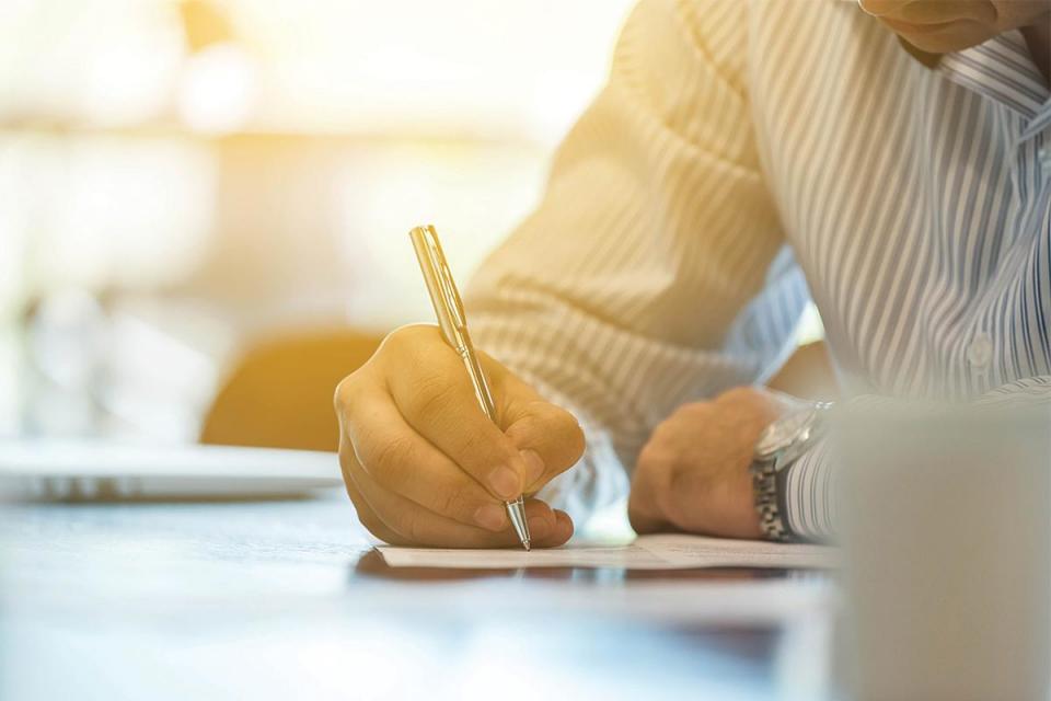 Bills of exchange are simple to use, practical and valuable in many instances, but the parties involved should be made well aware of the legal consequences of such a document. Photo: Shutterstock.com