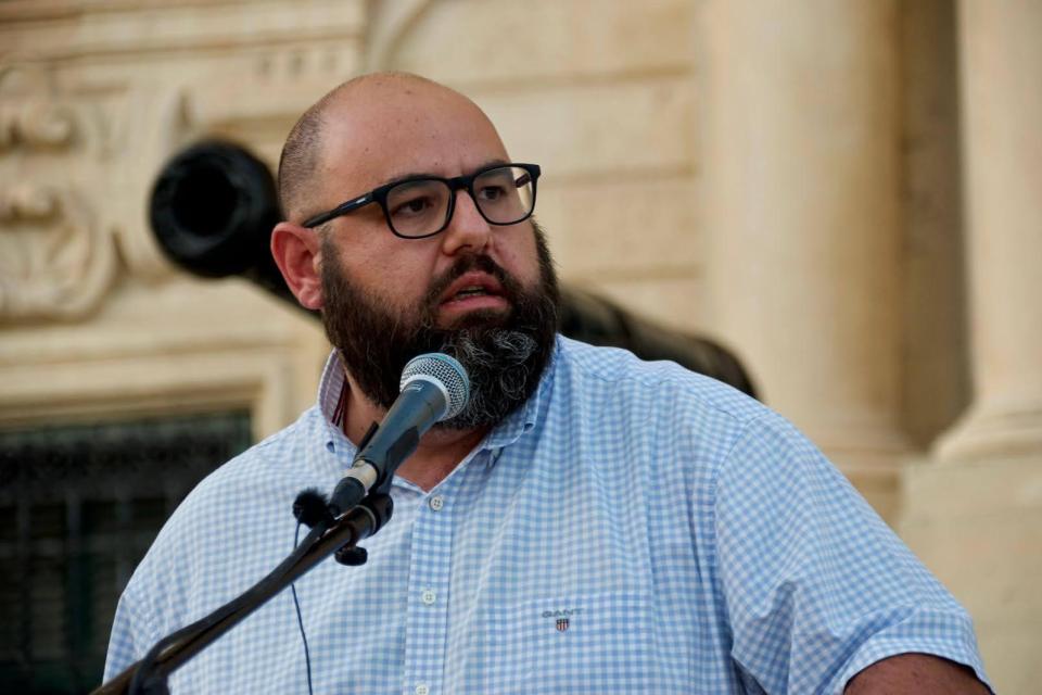 Activist and author Manuel Delia has asked the court to reconsider its stance on banning all comments barring court reports 