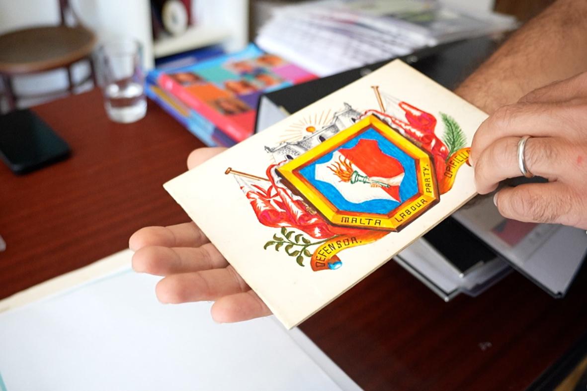 Signatures of the 1970 cabinet in handdrawn booklet.