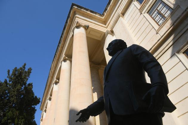 Judge forced to hear court cases from corridor tables