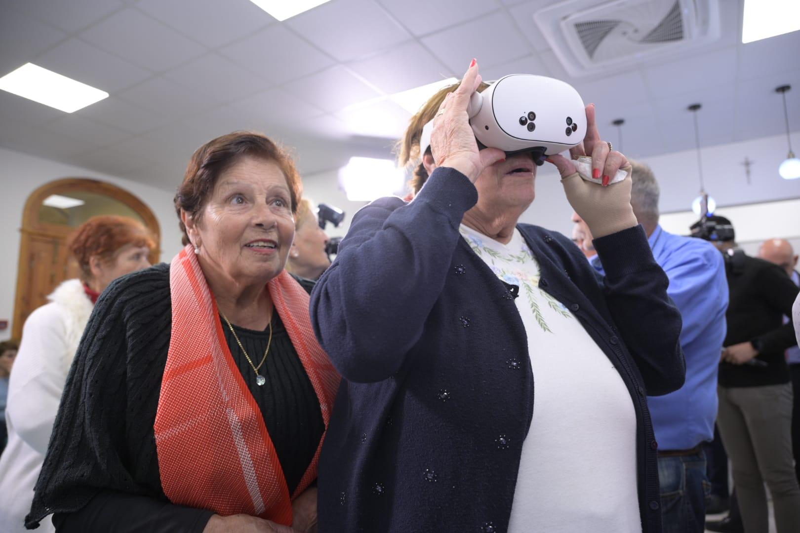 From the historic streets of Rome to an underwater diving experience, seniors get to try new virtual reality technology. Photo: Matthew Mirabelli