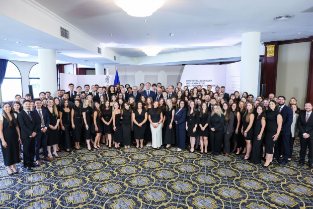 128 new lawyers, four legal procurators receive warrants