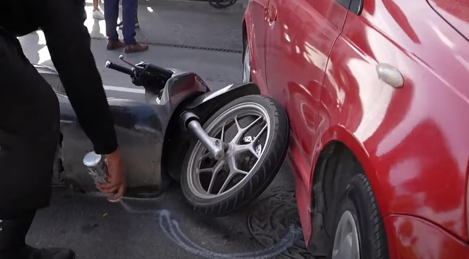 A more urgent call comes in: a motorcycle has crashed into a car in Żejtun.