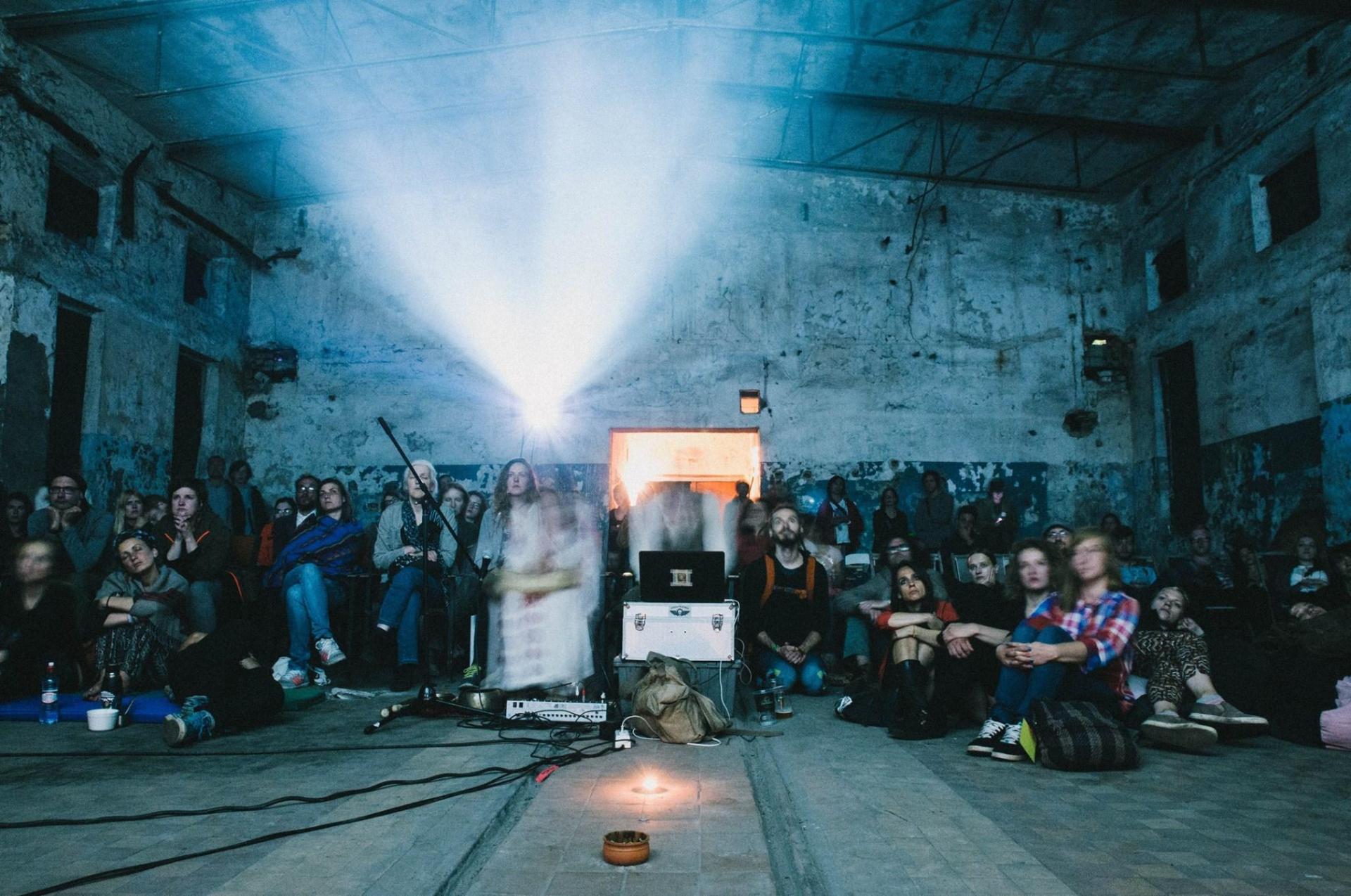 A Live Cinema Performance Photo: KOMETA