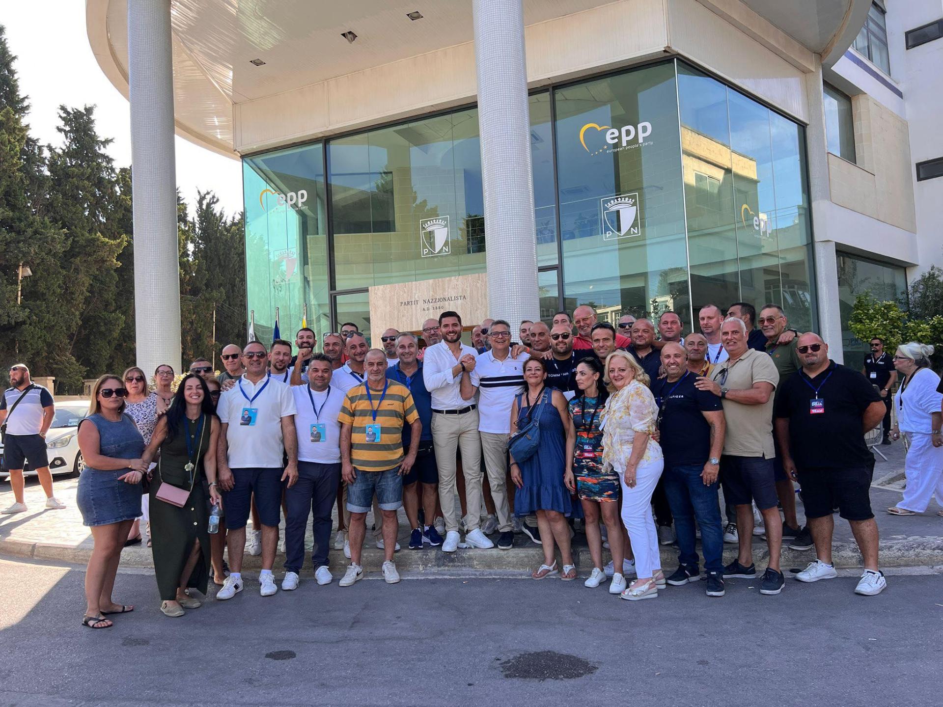The two contenders with supporters outside the PN quarters.