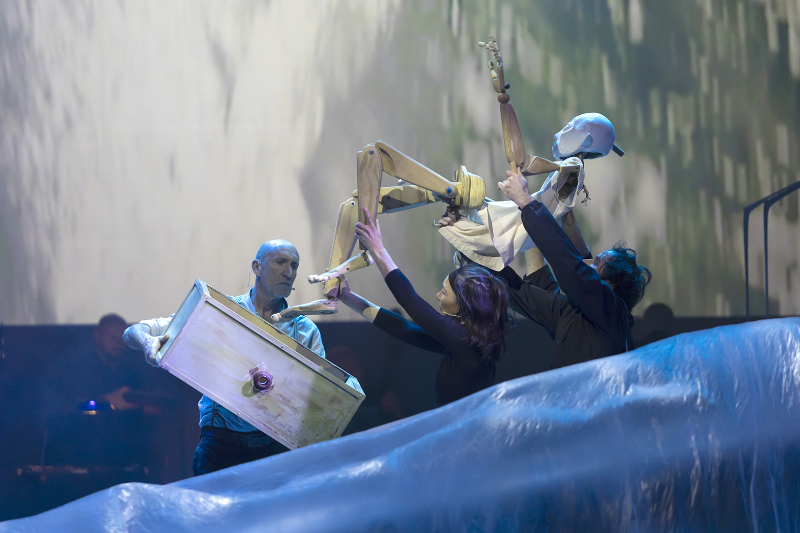 The five performers helped Leli gently out of his tomb.