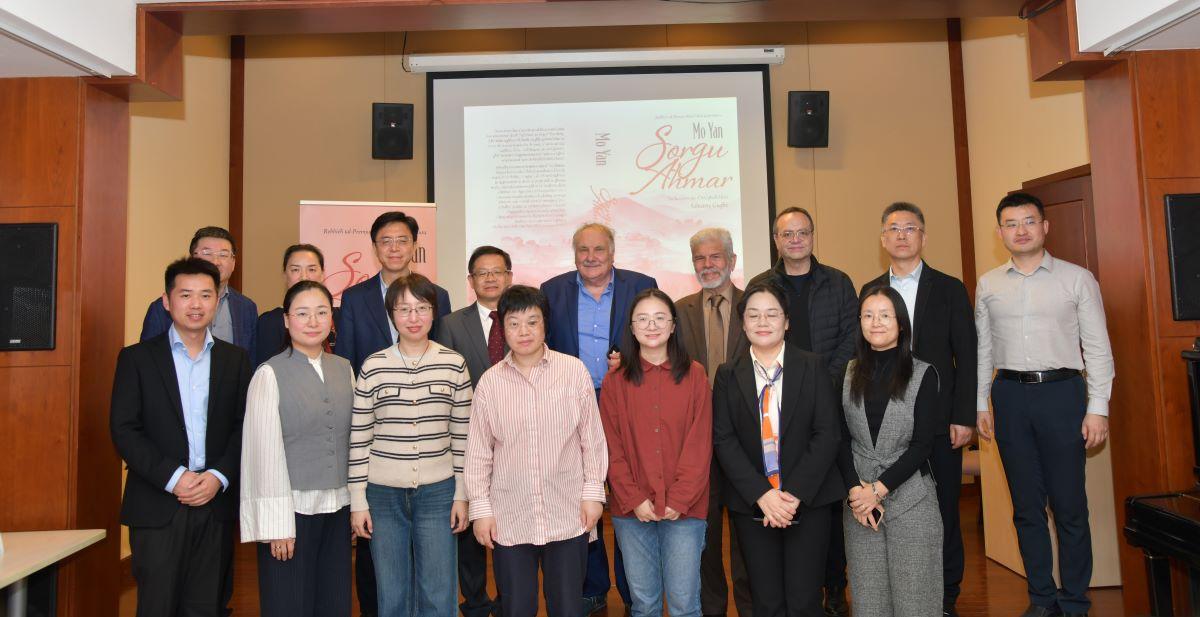 Joe Borg, Anthony Degiovanni and Pierre Portelli with members of CHINEC at the China Cultural Centre, Valletta.