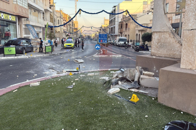 Two German passengers injured after cab driver crashes into monument in Fgura