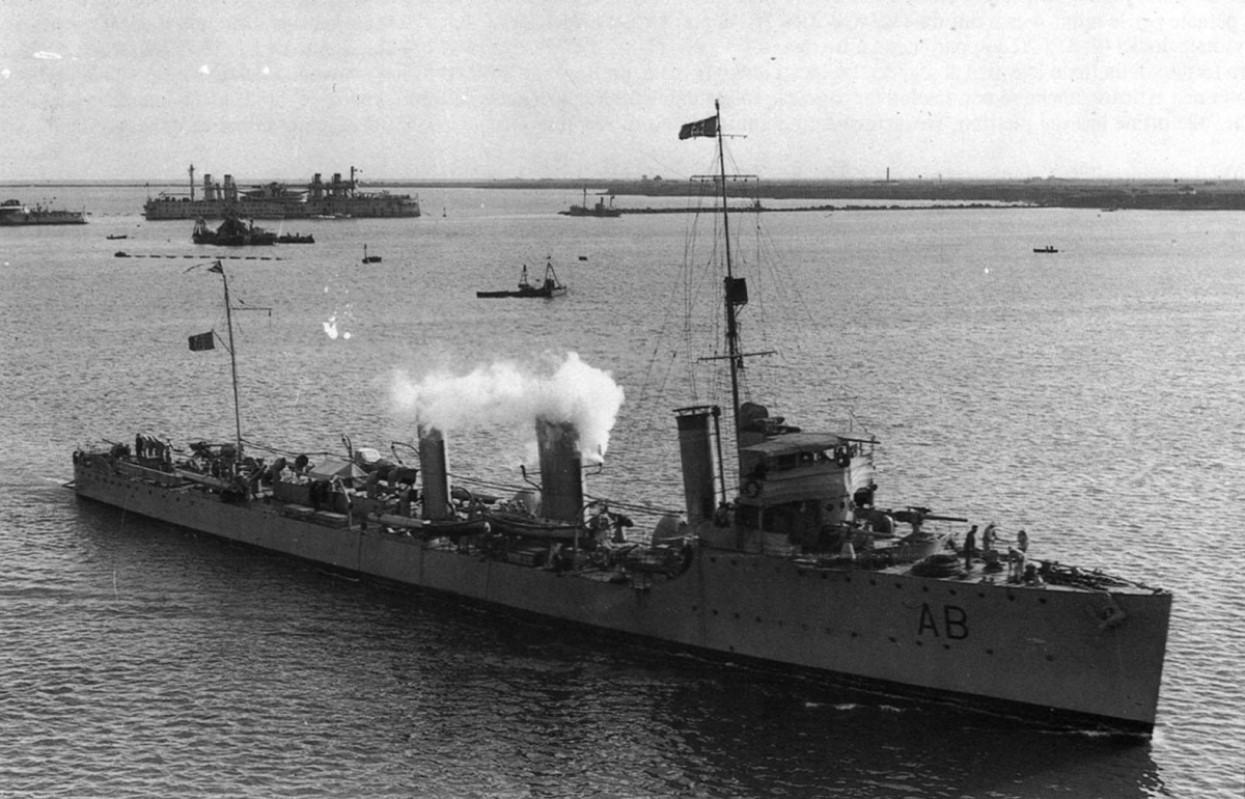 Giuseppe Cesare Abba was launched as a destroyer in 1915 but was reclassified as a torpedo boat in 1929. Photo: Reddit.com