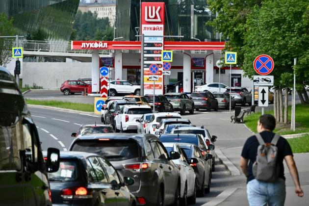 No fuel, no patience: Russians endure fuel shortages
