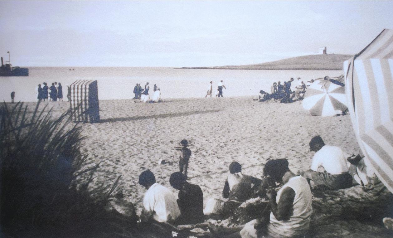 Armier Bay, 1930s, a postcard by Geo F&uuml;rst