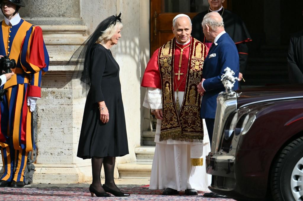 ope Leo XIV shakes hands with Britain's King Charles III and Britain's Queen Camilla in San Damaso courtyard. Photo: AFP