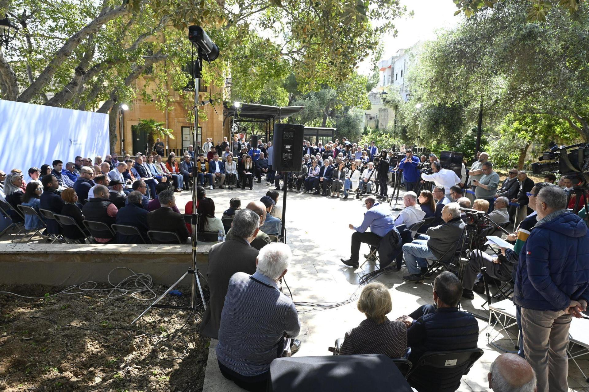 People from all walks of life discussed mobility issues with the PN leader. Photo: PN