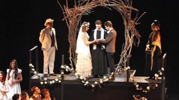 Blood Wedding was a visual feast, also thanks tothe clever set designed by Pierre Portelli.