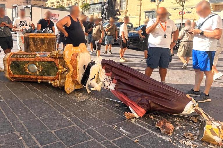The damaged Karlu Darmanin statue. Photo: Għaqda Festa Madonna Tal-Karmnu