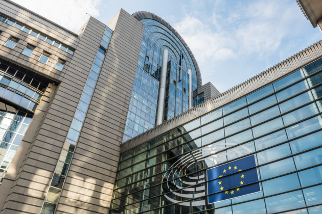 EU reforms carbon market under pressure from industry
