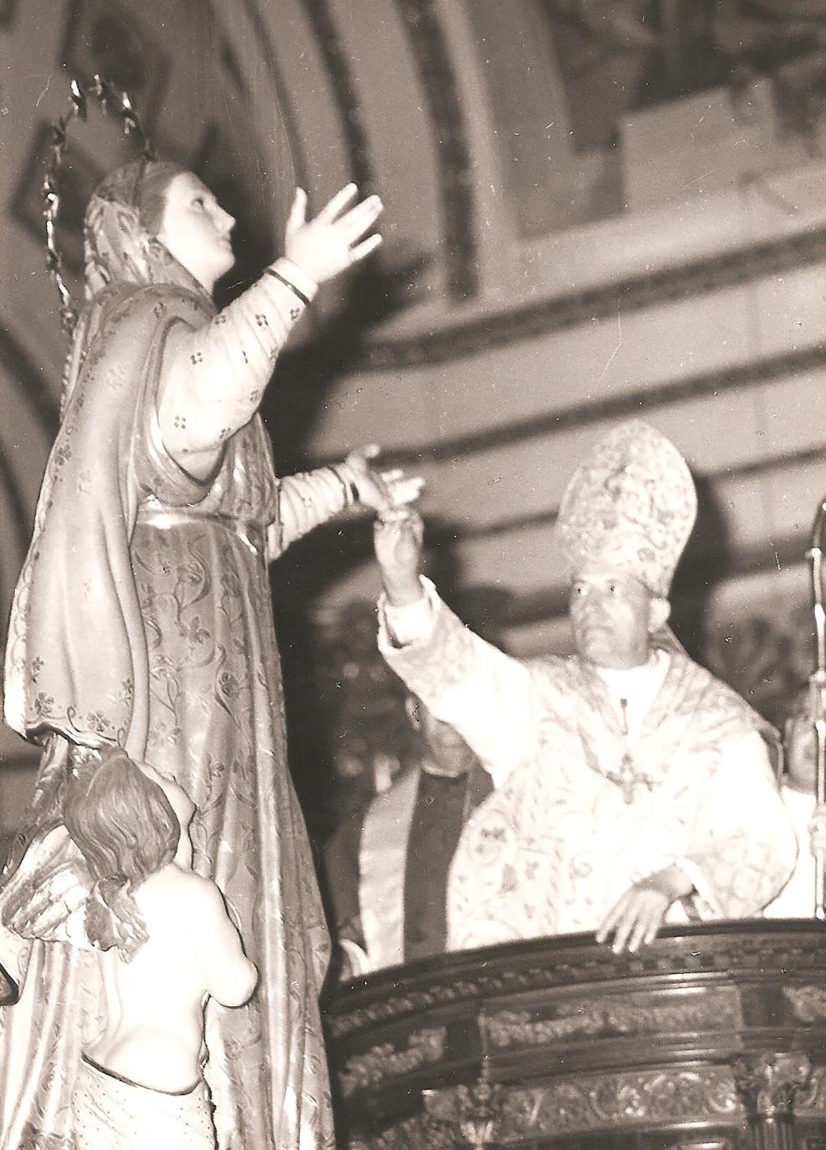 Cardinal Corrado Ursi of Naples placing a precious ring on one of the fingers of the titular statue of the Assumption on August 15, 1975.