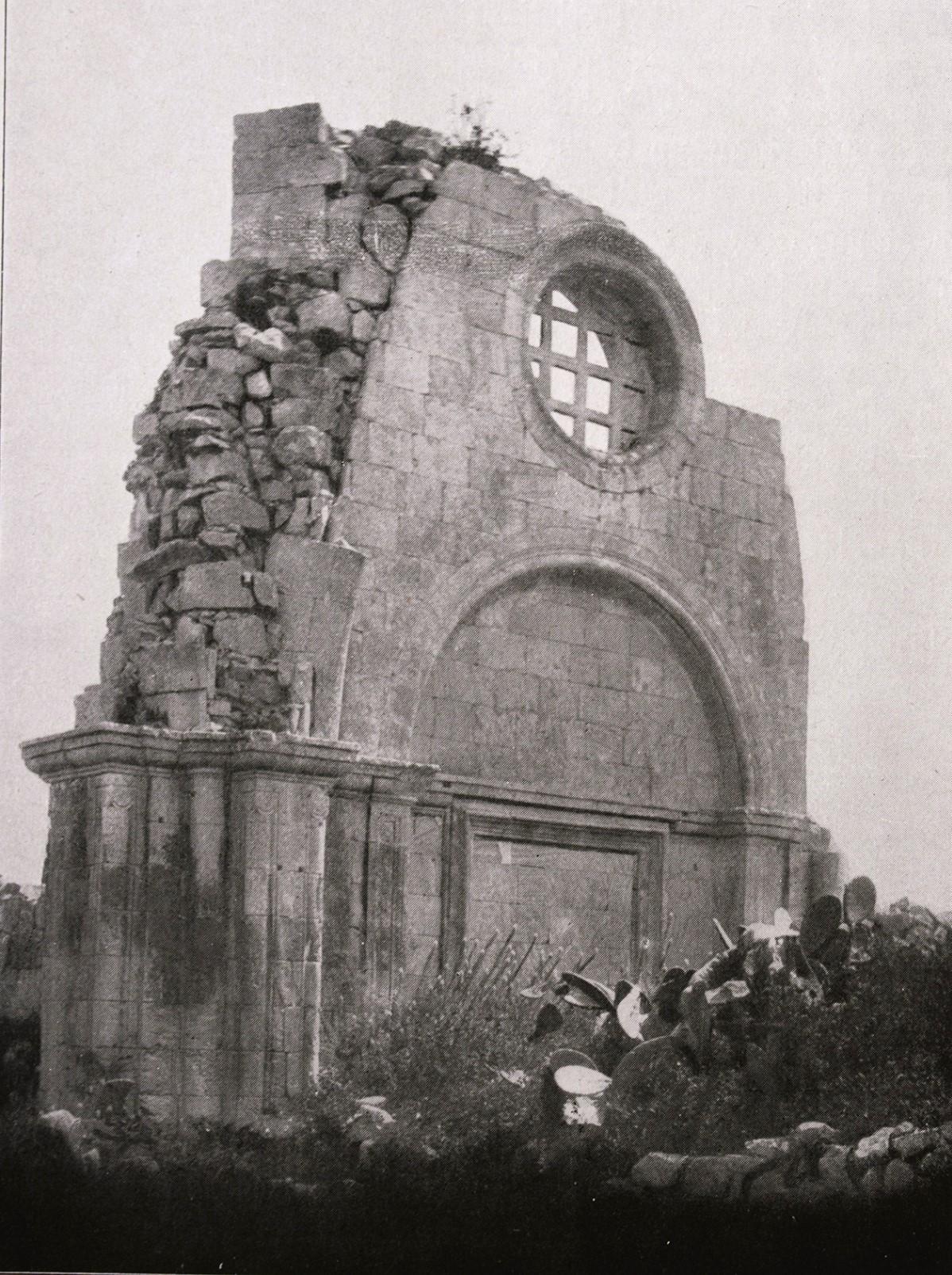 Ruins of the old parish church in a 1920s photograph.