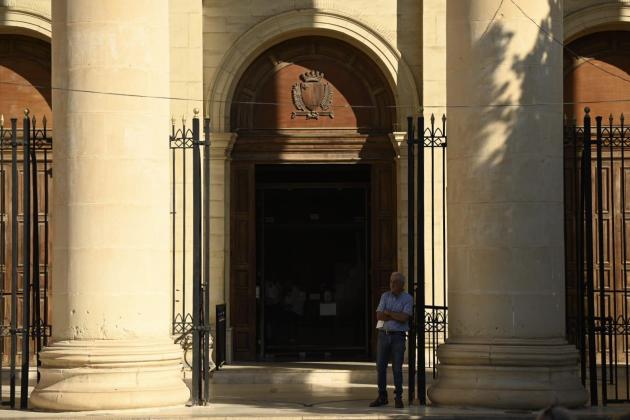 Man put behind bars for contacting former partner in breach of court order
