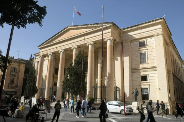 Man who hasn't spoken to daughter in 20 years charged with breaching bail