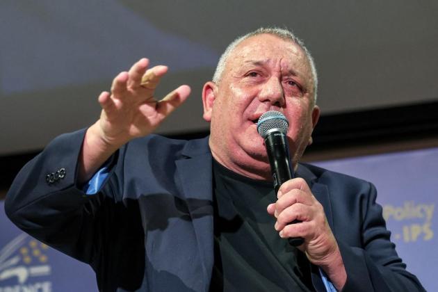 Ex-army chief emerges as main rival to Netanyahu