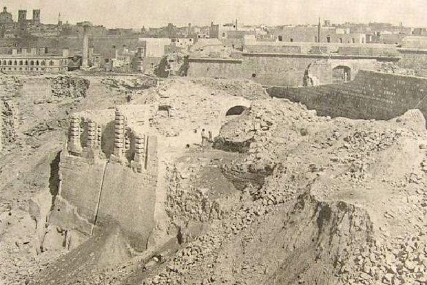 The demolition of St Paul Gate and adjoining bastions to make way for the docks at Għajn Dwieli.