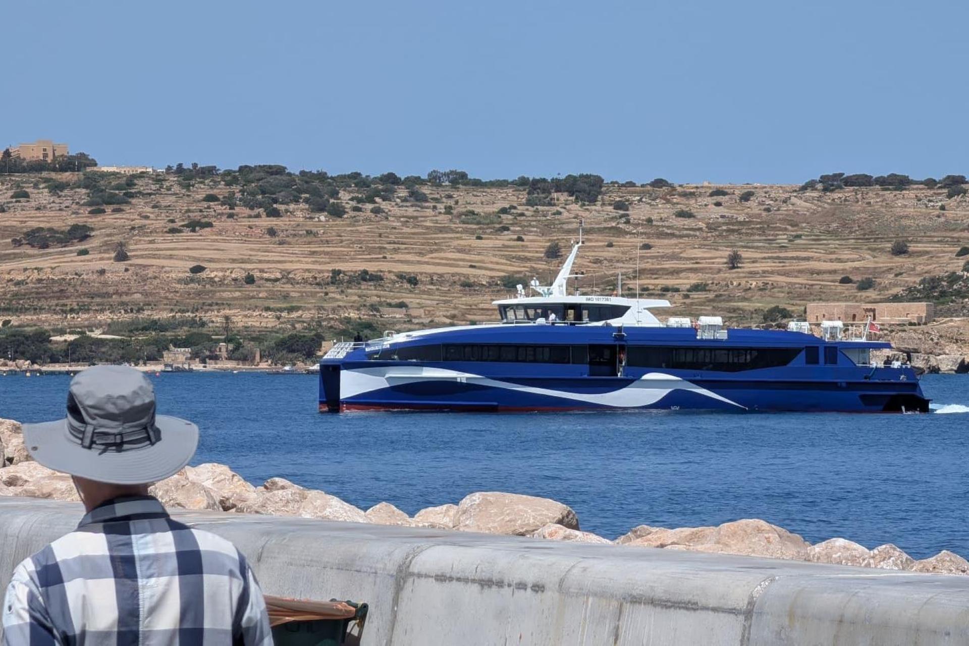 The new fast ferry approaching Buġibba.