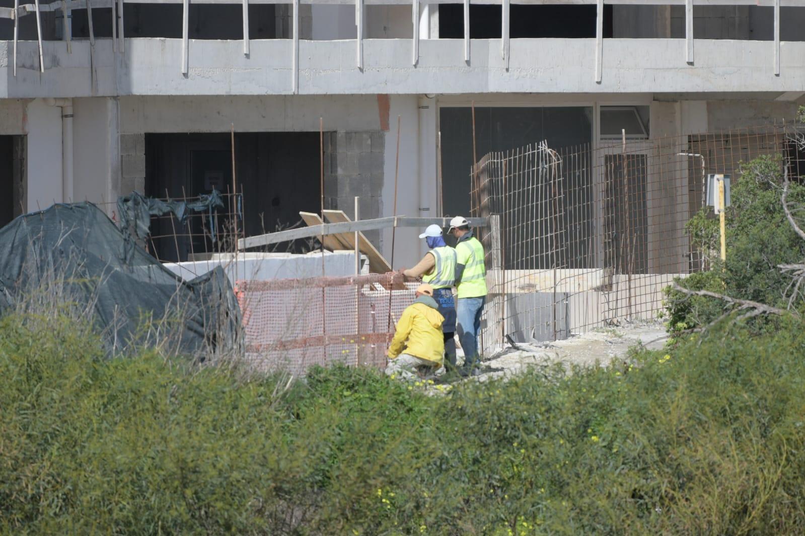 Workers spotted at the project, on the day the judgement revoking its permit was handed out. Photo: Matthew Mirabelli