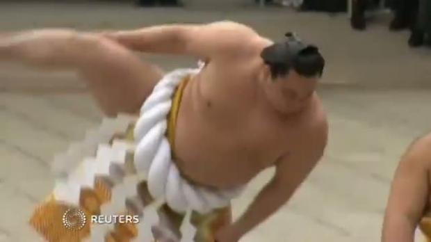 Japan's sumo elite stomp in the New Year