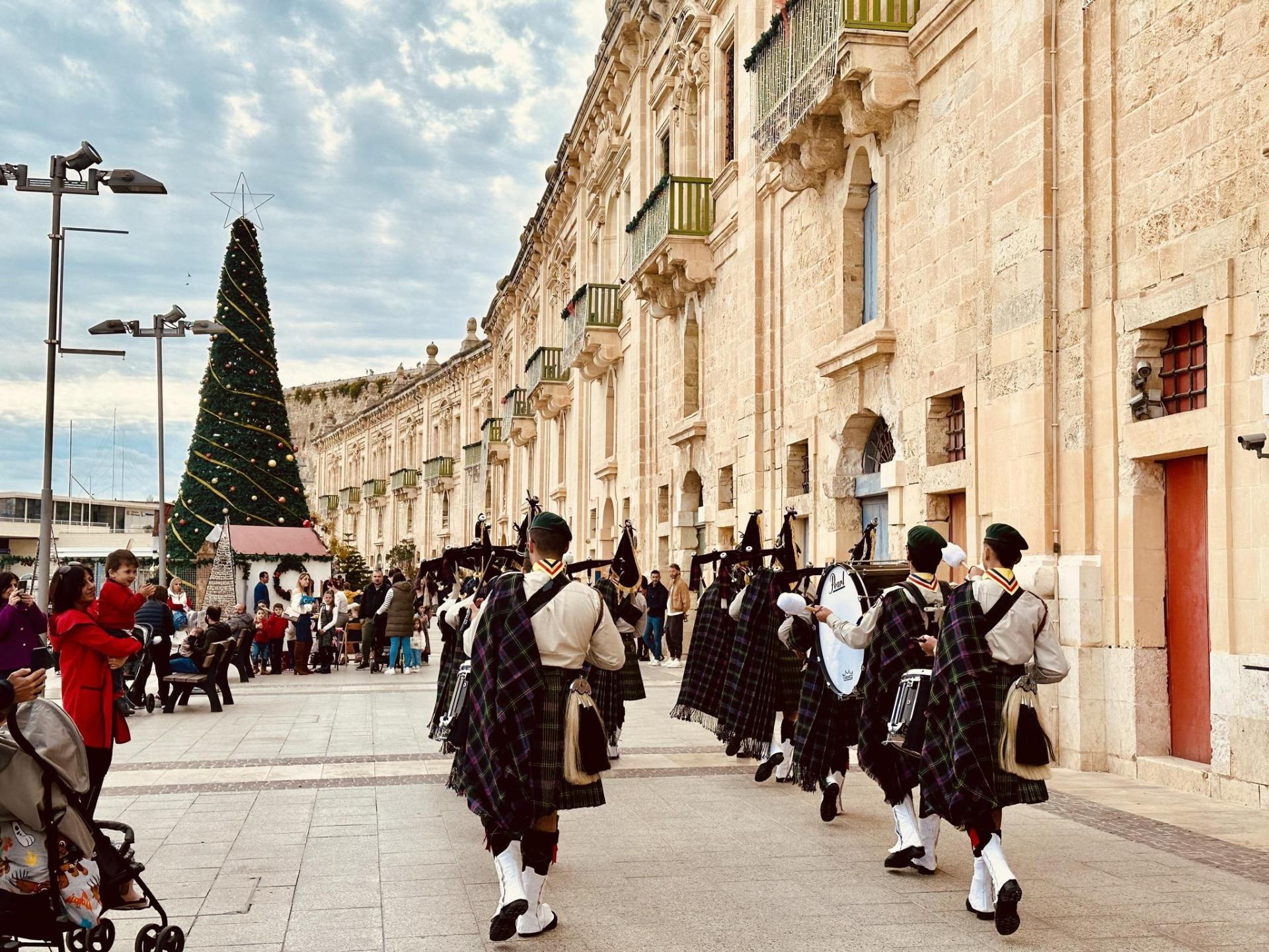 Enjoy daily festive parades taking place every Wednesday through to Sunday at 7:30pm.