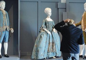 fashioning fashion european dress in detail 1700 1915 Fashioning Fashion: European Dress in Detail 1700-1915 | Hardcover |  Immaculate 9783791350622