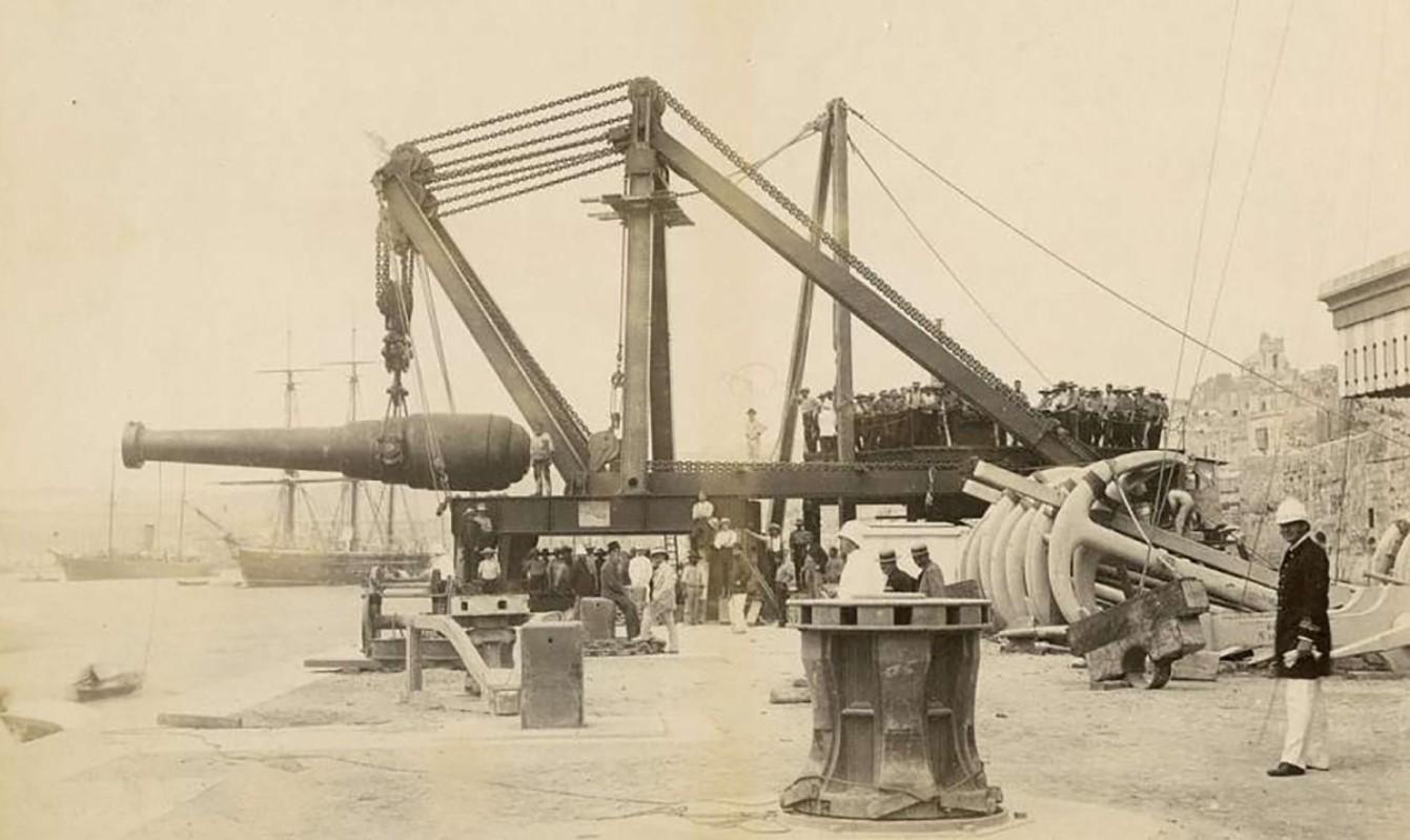 Disembarking the 100-ton gun at the Somerset Dock of HM Dockyard at Malta in 1882.